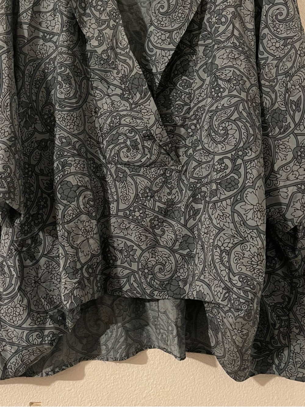 Women's Gray Paisley Button-Front Top - Picture 6 of 9